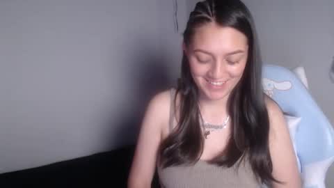 Snapshot of evangeline_petite chatting on November 13, 3:49 am eva online show from November 13, 3:49 am