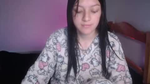 Snapshot of evangeline_petite chatting on November 25, 3:06 am eva online show from November 25, 3:06 am