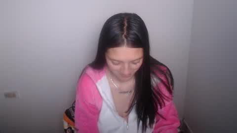 Snapshot of evangeline_petite chatting on May 18, 3:24 am eva online show from May 18, 3:24 am