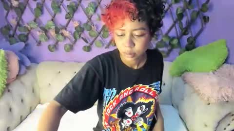 Snapshot of evangely15_ chatting on September 17, 11:23 am evangely15_ online show from September 17, 11:23 am