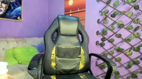 Snapshot of evangely15_ chatting on November 23, 12:16 pm evangely15_ online show from November 23, 12:16 pm