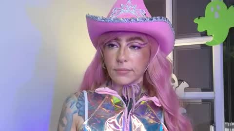 Evangelyne online show from October 31, 4:41 pm