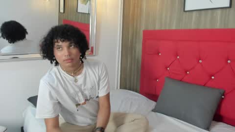 Evann  online show from April 11, 4:50 am