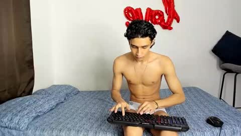 Snapshot of evans_collins24 chatting on November 13, 10:52 pm Evans collins24 online show from November 13, 10:52 pm