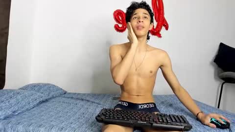 Snapshot of evans_collins24 chatting on November 27, 11:40 pm Evans collins24 online show from November 27, 11:40 pm