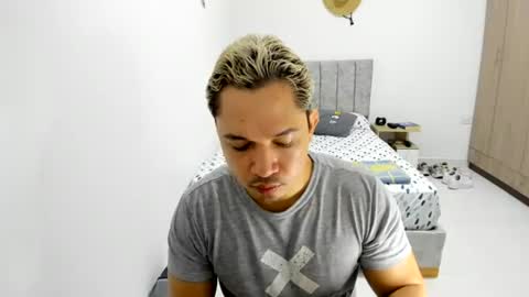 Snapshot of evans_king chatting on June 12, 1:32 pm Evan online show from June 12, 1:32 pm