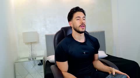 Snapshot of evans_opry1 chatting on February 23, 11:24 pm E V A N S online show from February 23, 11:24 pm