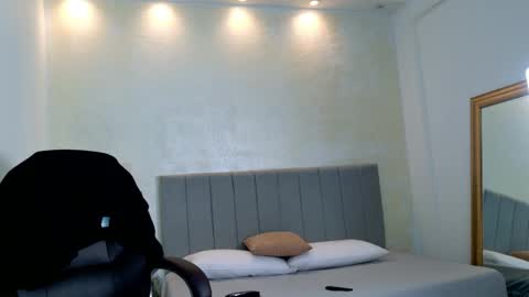 E V A N S online show from March 8, 2:04 am