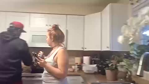 Snapshot of evanschris2048 chatting on October 11, 12:32 am evanschris2048 online show from October 11, 12:32 am