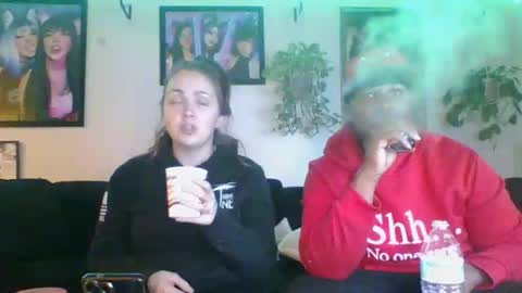 Snapshot of evanschris2048 chatting on October 31, 2:01 am evanschris2048 online show from October 31, 2:01 am