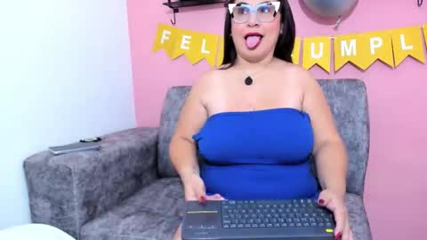 evapalmer_1 online show from October 30, 9:22 am