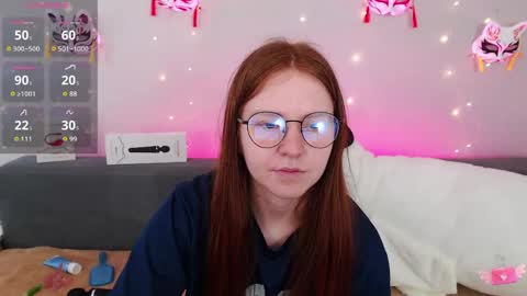 Snapshot of evarey_ chatting on May 7, 5:02 am Adelina online show from May 7, 5:02 am