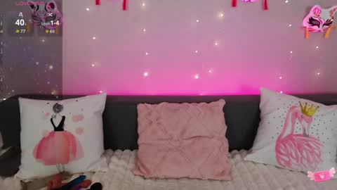 Snapshot of evarey_ chatting on May 14, 4:52 am Adelina online show from May 14, 4:52 am