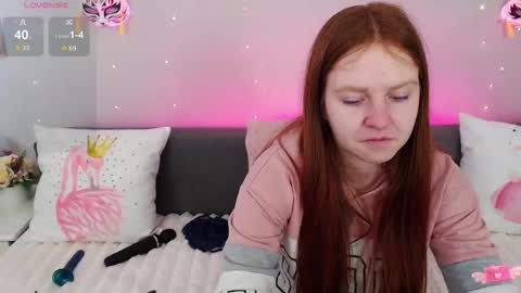 Snapshot of evarey_ chatting on May 17, 4:43 am Adelina online show from May 17, 4:43 am