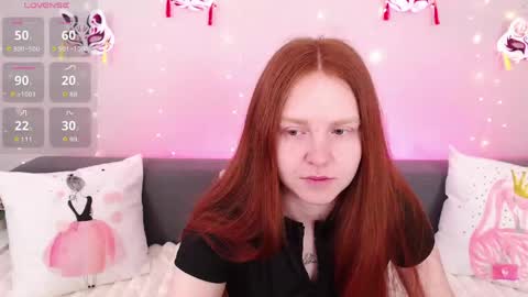 Snapshot of evarey_ chatting on May 21, 5:03 am Adelina online show from May 21, 5:03 am