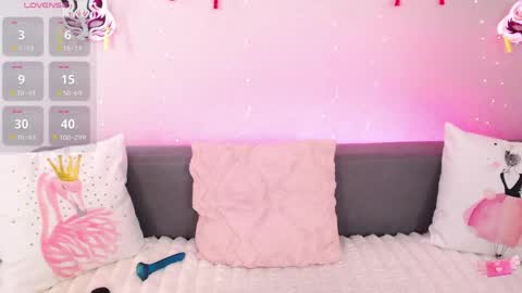 Snapshot of evarey_ chatting on May 26, 5:03 am Adelina online show from May 26, 5:03 am