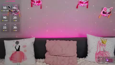 Snapshot of evarey_ chatting on June 21, 4:26 am Adelina online show from June 21, 4:26 am