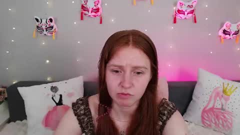 Snapshot of evarey_ chatting on June 25, 5:12 am Adelina online show from June 25, 5:12 am
