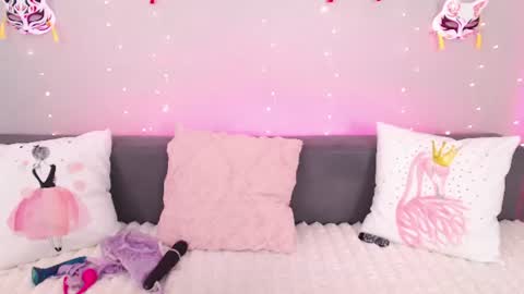 Snapshot of evarey_ chatting on July 15, 4:51 am Adelina online show from July 15, 4:51 am