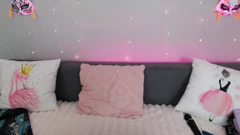 Snapshot of evarey_ chatting on July 24, 4:43 am Adelina online show from July 24, 4:43 am