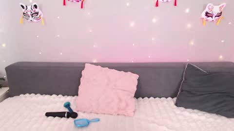 Snapshot of evarey_ chatting on July 31, 4:34 am Adelina online show from July 31, 4:34 am