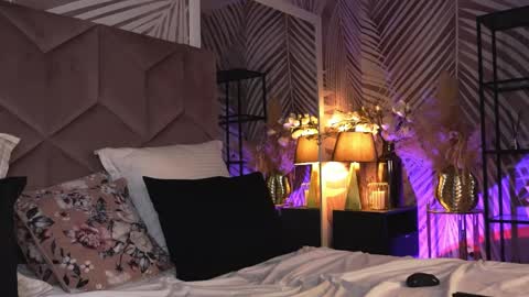 EvaRhea online show from April 8, 2:55 am