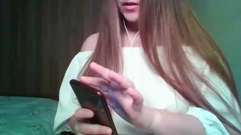 evasapples2026 online show from April 7, 7:47 pm