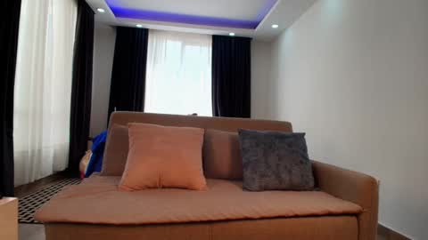  EVA LUNA online show from November 20, 5:45 pm