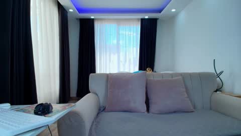  EVA LUNA online show from February 20, 4:40 pm