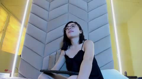 Snapshot of eve_aura chatting on June 30, 8:54 pm Eve Aura online show from June 30, 8:54 pm