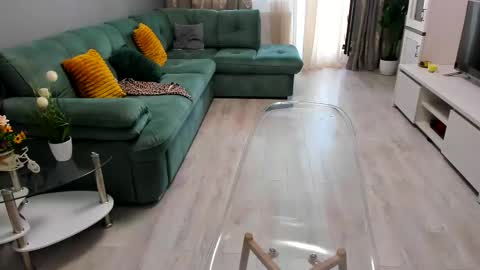 eveeevian online show from September 21, 9:44 am