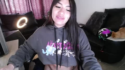 Kissed by an angel  IG evee  lyn20 online show from January 14, 6:38 pm