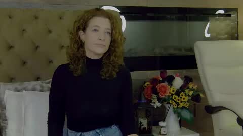 Snapshot of evehamilton chatting on November 1, 6:43 pm EveHamilton online show from November 1, 6:43 pm