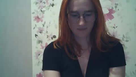 Snapshot of eveliina_shy chatting on February 6, 2:42 pm Evelina online show from February 6, 2:42 pm