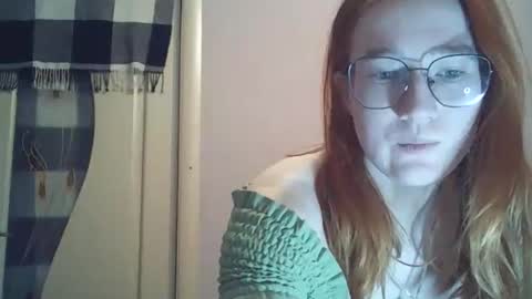 Snapshot of eveliina_shy chatting on February 10, 4:11 pm Evelina online show from February 10, 4:11 pm