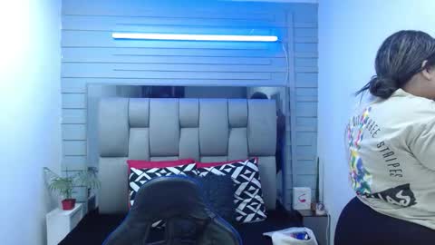 evelin zaens online show from March 24, 3:55 am