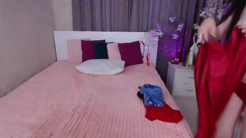 Snapshot of evelingills chatting on June 24, 8:57 am Evelin online show from June 24, 8:57 am