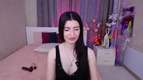 Snapshot of evelingills chatting on June 27, 5:23 am Evelin online show from June 27, 5:23 am