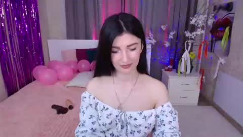 Snapshot of evelingills chatting on June 28, 5:24 am Evelin online show from June 28, 5:24 am