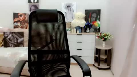 Snapshot of evelove33 chatting on September 13, 4:40 pm evelove online show from September 13, 4:40 pm