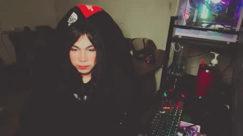 Snapshot of evelyn420521 chatting on February 1, 8:24 am evelyn420521 online show from February 1, 8:24 am