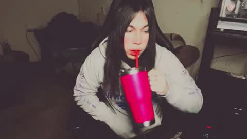 Snapshot of evelyn420521 chatting on February 18, 7:59 am evelyn420521 online show from February 18, 7:59 am