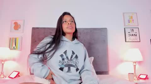 Snapshot of evelyn__ebony chatting on January 2, 9:33 am evelyn ebony online show from January 2, 9:33 am