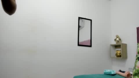 Snapshot of evelyn_morgan1 chatting on October 18, 12:35 am evelyn_morgan1 online show from October 18, 12:35 am