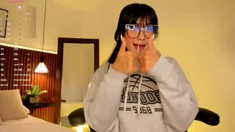 evelyn online show from November 27, 2:35 am