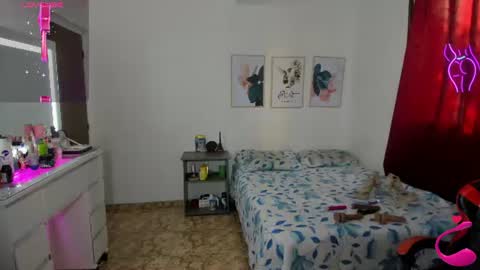 Snapshot of evelyn_squirts chatting on June 12, 9:46 pm Evelyn online show from June 12, 9:46 pm