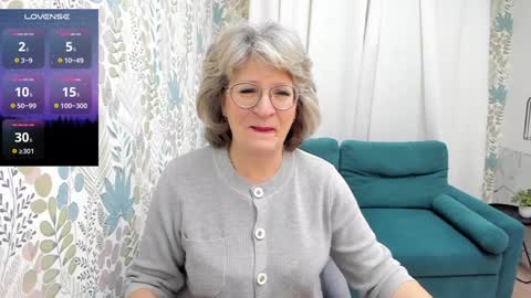 Snapshot of evelynblissful chatting on December 10, 5:07 am Evelyn online show from December 10, 5:07 am