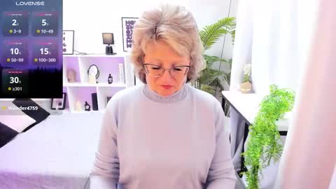 Snapshot of evelynblissful chatting on November 5, 5:29 am Evelyn online show from November 5, 5:29 am