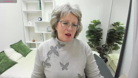 Evelyn online show from February 23, 5:05 am