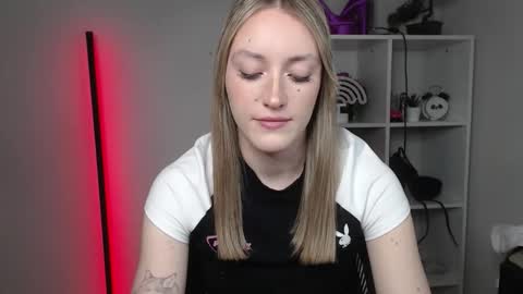 evelynblond online show from March 11, 7:03 am